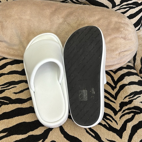 Balenciaga Leather Slides - Picture 6 of 7